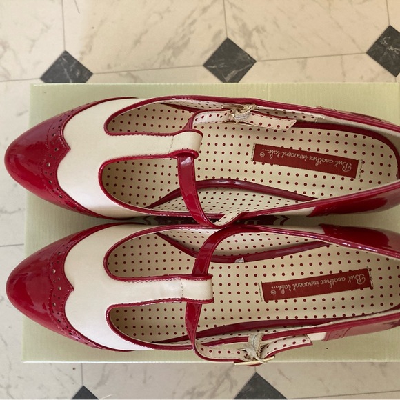 Vintage inspired red pumps! - Picture 3 of 3